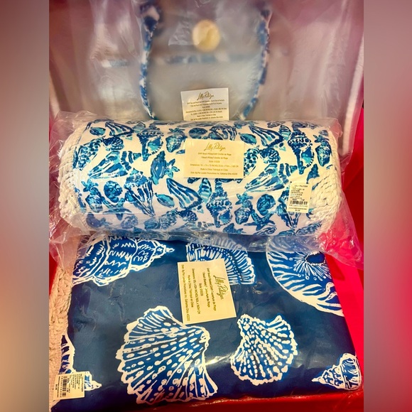 Lilli Pulitzer GWP - Picture 3 of 6